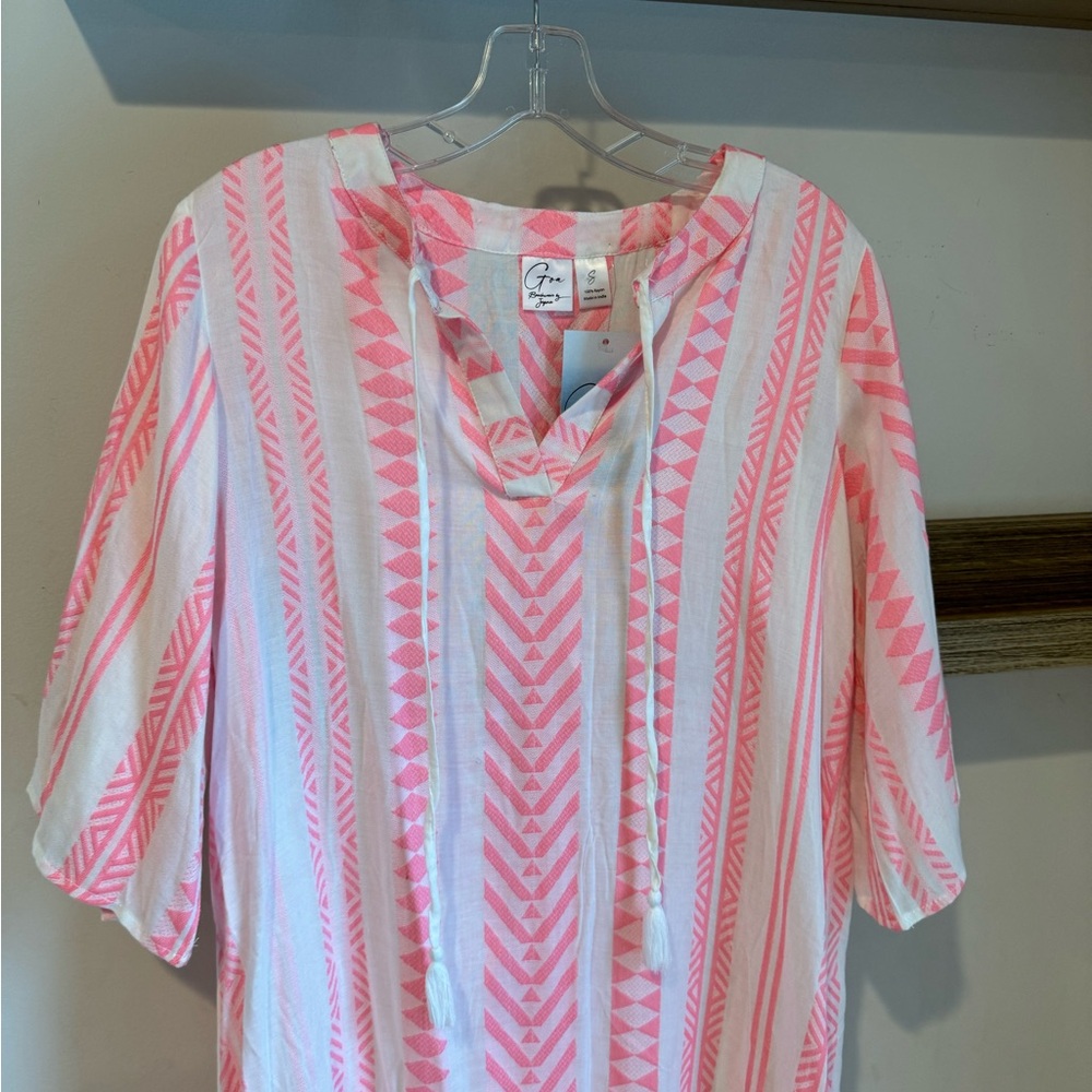 *Price is Firm* NWT Pink and white embroidered swim coverup - Small